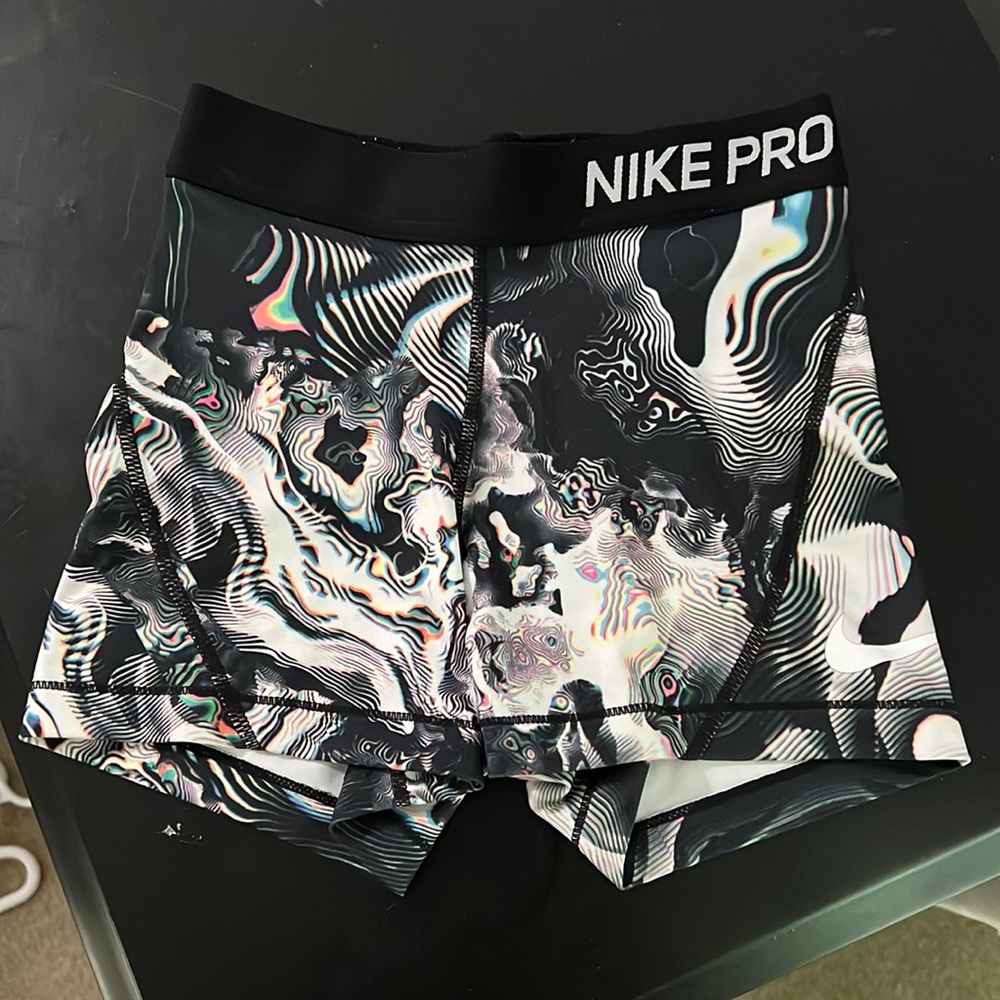 Nike Shorts Bike/ Workout Size-XS Hypnotizing Pattern Multicolored.